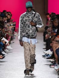 Secret sessions star nita ss 8. Valentino Spring Summer 2019 Men S Collection The Skinny Beep