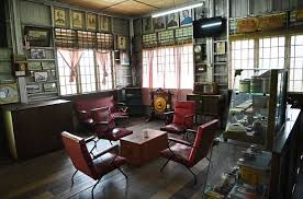 Rumahku syurgaku kabinet dapur perbandingan harga. Rumah Kayu Tingkap Nako Sarat Koleksi Antik Imbau Nostalgia Silam I Suke Mstar