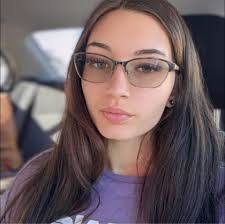 Kayla Kell's Instagram, Twitter & Facebook