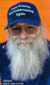 Discrepancy between map and road sign for Short Dr and Circle Dr