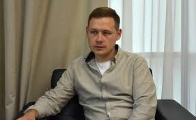 В фойе перед началом экскурсии мам, пап и детишек встретили сотрудники школы во главе с директором ниязом гафиятуллиным. Chemu I Kak Uchat V Mezhdunarodnoj Shkole Kazani Realnoe Vremya