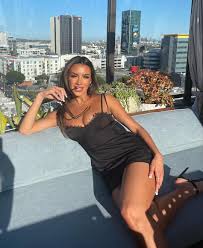 Ariana Barrett - Free sexy pics, galleries & more at Babepedia
