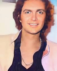 Amor si tu dolor fuera mio Y el mio tuyo Qué bonito sería Amor Amar Que nos  dice Camilo en este maravilloso verso ? Ese verso de Camilo Sesto refleja  la esencia