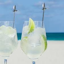 Add cinnamon sticks and fill with tito's handmade vodka. Ricette Cocktail E Drink Con Vodka Grey Goose