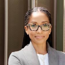 Lauren Snelling's Instagram, Twitter & Facebook