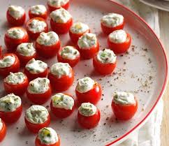 Les mets traditionnels comme le saumon, le foie gras, les crevettes ou. 1001 Idees Pour Faire Un Amuse Bouche Aperitif Facile Et Savoureux Aperitif Facile Tomates Cerises Farcies Apero Dinatoire Rapide