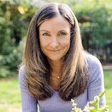 Wendy Bush's Instagram, Twitter & Facebook