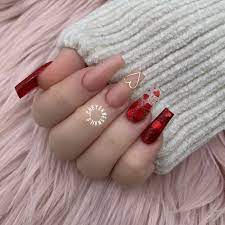 Las uñas acrílicas o uñas de acrílico son un tipo de uñas artificiales compuestas principalmente de acrílico y se usan como complemento estructural y/o decorativo de las uñas naturales ¿porque estructural? 96 Ideas De 14 De Febrero En 2021 Manicura De Unas Unas De Amor Unas De San Valentin