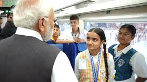 Nowshera से बड़ी खबर स्थानीय लोगों ने पकड़ी भारी मात्रा में शराब और कुछ  गाड़ियां