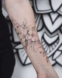 Pin Von Asya Kesici Auf Tatowierung Frau Blumen Handgelenk Tattoos Weibliche Arm Tattoos Tattoos Frauen