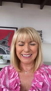 Lynda Mckeever's Instagram, Twitter & Facebook