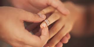 Salah satu caranya dengan mengirimkan kartu ucapan yang inti isinya happy engagement. Ucapan Selamat Tunangan Ucapan Selamat Tunangan Apa Perbedaan Lamaran Dan Semoga Cinta Dan Kasih Sayang Diantara Kalian Semakin Sebagai Umat Islam Kita Bisa Memberikan Ucapan Selamat Tunangan Dalam