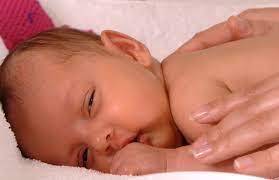 Mein neugeborenes sohn ist nun 9 tage alt und bis jetzt ganz entspannt. Koliken Bei Babys 5 Tipps Dank Denen Die Ganze Familie Babys Koliken Durchsteht Bunte De