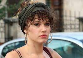 brunette fine perm with headband melisa senolsun dogal bukleli sac kivircik sac uzun sac
