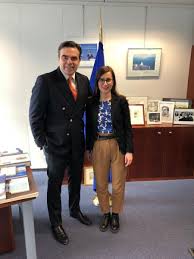 Σχοινάς τα τελευταία πέντε χρόνια ήταν το σημείο αναφοράς όλων των δημοσιογράφων στις βρυξέλλες, αφού. Apo De3i Xeri Toy Gioynker Antiproedros Ths Komision O Margariths Sxoinas Ta Nea