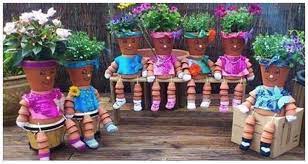 Vous trouverez dans cette famille les contenants de culture, les jardinières, les suspensions il suffit d'un petit coin de terre, ou de quelques pots de fleurs sur un balcon, ainsi que de quelques outils de qualité comme une binette, une pelle et. Un Tuto Et 24 Photos Pour Realiser Vos Sculptures En Pot De Terre Cuite