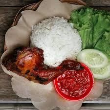 Selain tahu dan tempe, protein hewani seperti ayam sering diolah menjadi baceman oleh masyarakat yogyakarta. Paket Ayam Goreng Bacem Shopee Indonesia