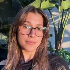 Alexandra Hamburg's Instagram, Twitter & Facebook