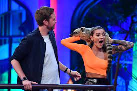 Der schwergewichtige comedian stellt die fotos ziemlich originalgetreu nach. Sophia Thomalla Hat Tierischen Ratselspass In Das Quiz Fur Das Jorg Pilawa Keine Presseportal