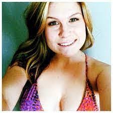 Amanda Plouff's Instagram, Twitter & Facebook