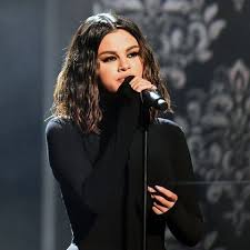 There's no doubt that she is total #hairgoals. Selena Gomez Wore A Bob Two Ways The Amas 2019