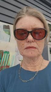 Bzzzzzz bzzzzzzz bzzzzzzzz…. this viburnum is just humming with bees at the  moment. I love this time of year. I've been spending time in the garden  tidying it all up for Spring -