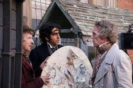 Foto De Hugh Laurie The Personal History Of David Copperfield Foto Dev Patel Hugh Laurie Peter Capaldi Adorocinema