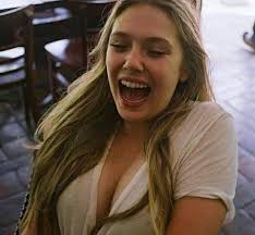 Nelle nuove scene girate a vancouver, è comparso sul set il personaggio interpretato da elizabeth. Godzilla Elizabeth Olsen Geekboners