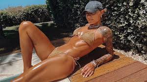 Welcome to the official sophia thomalla page! H7ej9b67js0u0m
