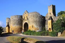 Au centre du périgord noir la rivière de domme accueille du printemps à l'automne les amateurs de vacances calmes et sympas et de. Domme Toerisme Dordogne Wat Te Zien Wat Te Doen In Domme