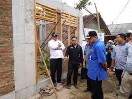 Pembangunan rumah untuk rakyat miskin. Kementerian Pupr Bangun 50 Rumah Warga Miskin Dengan Teknologi Risha Berita Raya Online Beritarayaonline Co Id