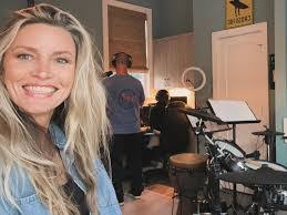 Carolyn Crone's Instagram, Twitter & Facebook