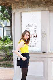 Outfit: Sommerfarbe Gelb - Oberteil von Zara mit Highwaist Shorts | The  Fashionable Blog