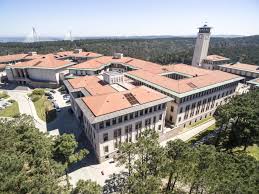 Alptekin küpçü türkiye'nin ilk yerli protez kolu koç üniversitesi'nde geliştirildi. Koc Sozde Cevreci Ozde Betoncu