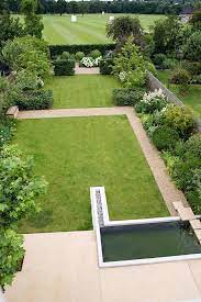 Garden design ideas pictures l homify ogrór small garden. Large Family Garden With A Large Lawn Area Landscape Design Garden Design Layout Family Garden