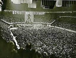 How many people does the garden hold. Madison Square Garden 1925 Wikipedia
