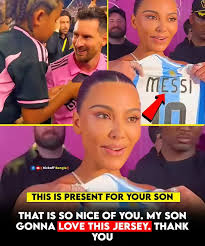 🚨 American Model kim Kardashian got a Lionel Messi jersey as a gift while visiting Brazil today