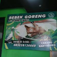 Slamet merupakan lokasi kuliner yang menyajikan aneka varian bebek goreng. Bebek Goreng H Slamet Indonesian Restaurant