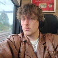 Robert Dewick's Instagram, Twitter & Facebook