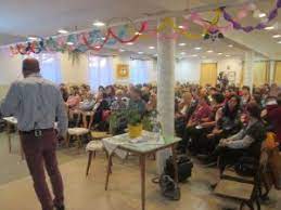 De hogy miért egy vasútállomás épületébe nem lehet bemenni jegy nélkül, rejtély. Szerzo Fugenc Szent Istvan Katolikus Altalanos Iskola