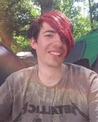 STECKBRIEF ♬ Lukas Merkel Alter: 24 Sänger der Band Karaokeauftritte seit  2,5 Jahren, Gesangsunterricht seit 1 Jahr Lieblingsbands: Bullet For My  Valentine, Linkin Park, Tremonti, Coldrain, Rise Against, Stone Sour  Lieblingssänger: Chester