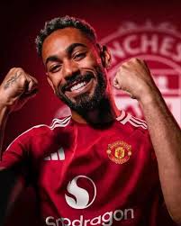 🔴🇫🇷 Leny Yoro made his debut for Man United last night… and will be  crucial part of Rúben Amorim's project. In every internal meeting, even  during talks before joining United, Amorim and