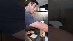 Camı bir tıraş bıçağı veya başka bir keskin aletle kazımak, şömine ve odun sobası camından kurum ve birikmeyi gidermeye yardımcı olabilir, ancak camı çizme veya oyma. Somine Cami Nasil Temizlenir Youtube