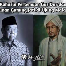 Lalu dia duduk bersila disamping sunan kalijaga. V4mrufenjr12cm