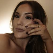 Isabella Quintero (@izzqueentero)