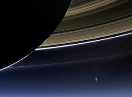 In un palid punct albastru, aceasta continuare uimitoare a cosmosului, sagan isi desavarseste calatoria revolutionara prin spatiu si timp. Patosul FragilitÄƒÅ£ii Un Palid Punct Albastru Bookhub