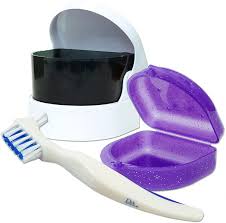 Gently scrub your retainers after you brush your teeth to loosen up the soft and mostly invisible plaque that accumulates as you wear it. Sonic Cleaner Retainer Case And Brush Storage Box And Container For Soaking And Cleaning Orthodontic Retainers Dentures And More Amazon De Drogerie Korperpflege
