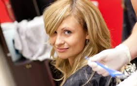 Feil hårfarge kan få deg til å se 20 år eldre ut,