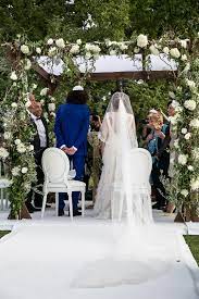 Ceremonie Religieuse Israelite En Provence Houppa Fleurie Par A Fleur A Mesure Www Mariagedanslair Com Houppa Mariage Automne Mariage