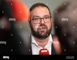 Potsdam, Germany. 13th Nov, 2019. Arne Christiani (r, non-party), Mayor of  Grünheide (Mark), speaks alongside Dietmar Woidke (l, SPD), Minister  President of Brandenburg, and Rolf Lindemann (SPD), District Administrator  of the Oder-Spree